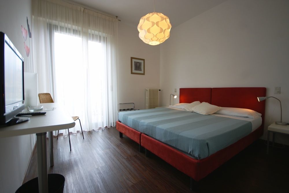 Hotel Peler Мальчезине Экстерьер фото