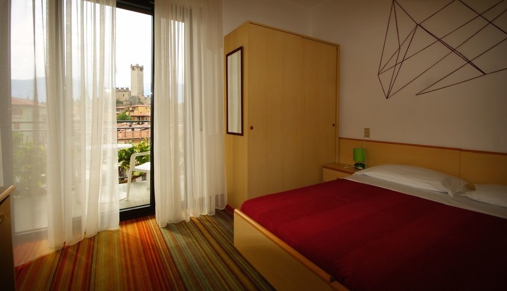 Hotel Peler Мальчезине Экстерьер фото