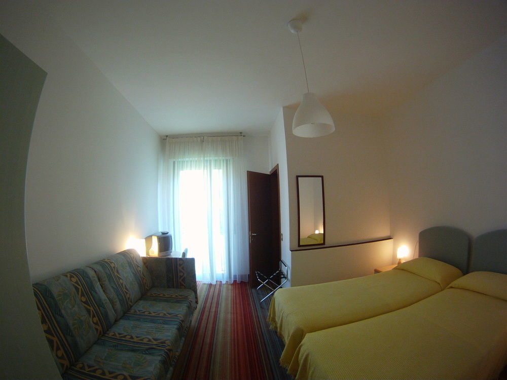 Hotel Peler Мальчезине Экстерьер фото