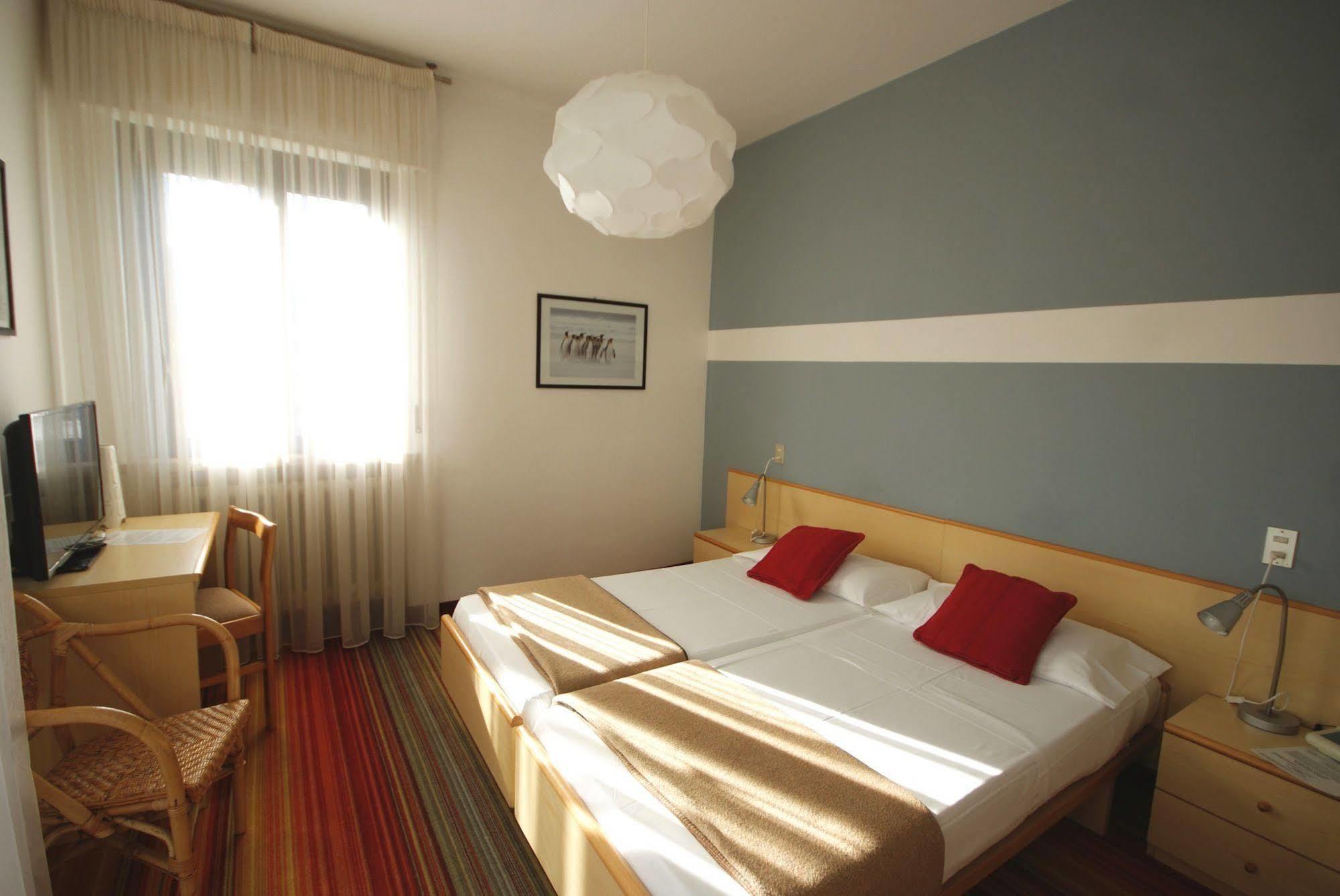 Hotel Peler Мальчезине Экстерьер фото