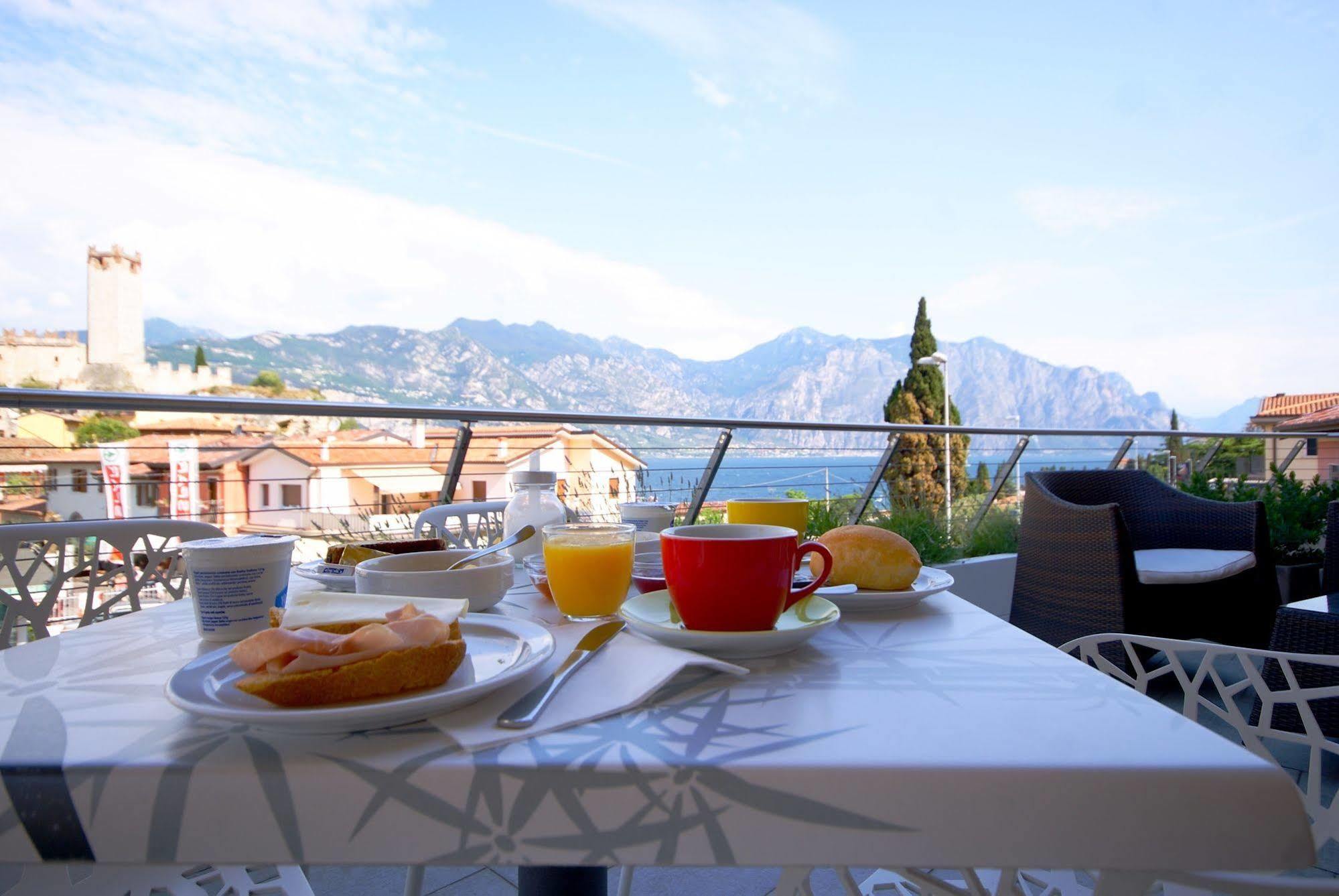 Hotel Peler Мальчезине Экстерьер фото